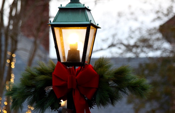 outdoor holiday decor